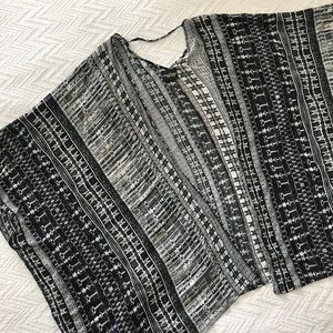 Poncho/Shawl Black and White